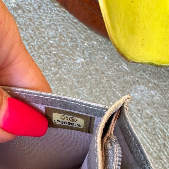 CHANEL CAMELLIA FLORAL LAMB SKIN WALLET GUC  BLACK GREY INTERIOR - Picture 9 of 16